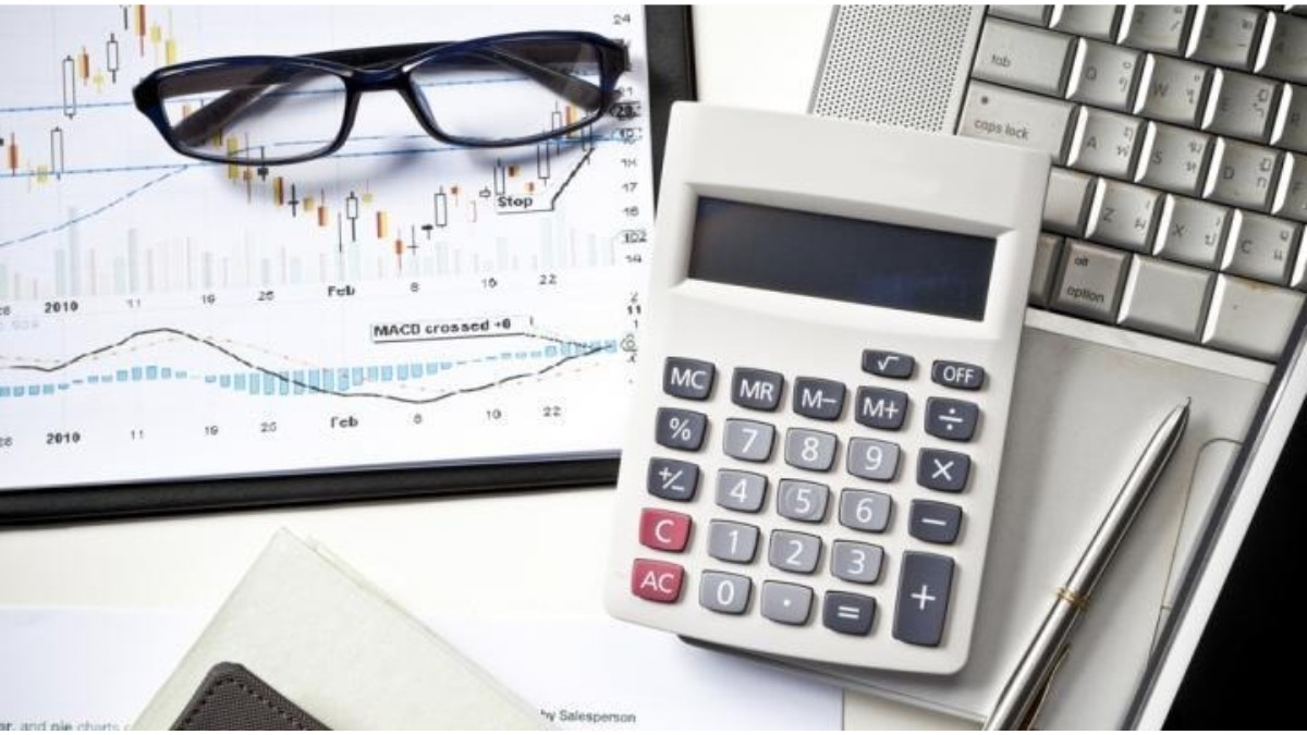 Mutual fund calculator vs compound interest calculator: Key differences